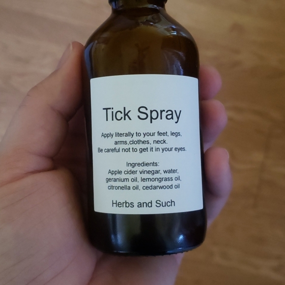 Outdoor tick spray